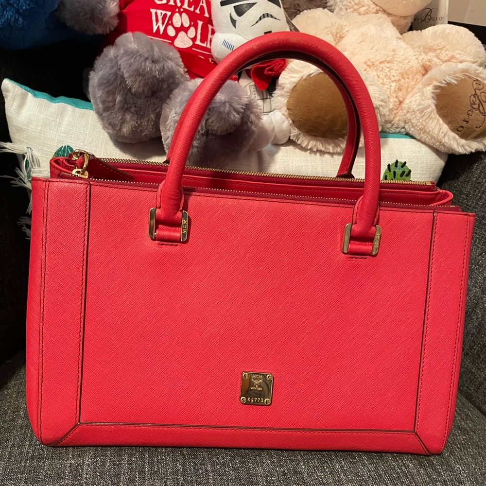Authentic Large MCM Leather Shoulder/crossbody Bag Red with COA ❤️❤️❤️ - Picture 2 of 14